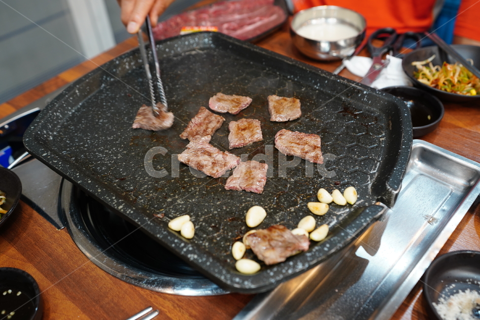 소고기,한우,식사,구이,육류,육식,불판,고기,먹거리,안주,음식,한식,음식,식재료,요리,food,cook,meal,dishes,food reserves,육류,고기,meat