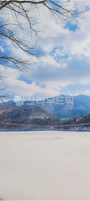 Majang Lake,Majangji,Majang Reservoir,Majang Lake,Lakeside Road,Trail,Tracking,Lake,Snow Scenery,Winter Lake,Ice Lake,Snow Mountain,Winter Mountain,Snow-covered Mountain,Frozen Lake