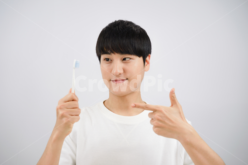 남자,뷰티,양치,양치질,칫솔,남성,그루밍족,사람,인물,인간,human,person,남성,남자,man,male