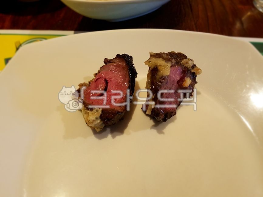 소고기,steak,돼지고기,미디엄레어,미디움레어,바베큐,bbq