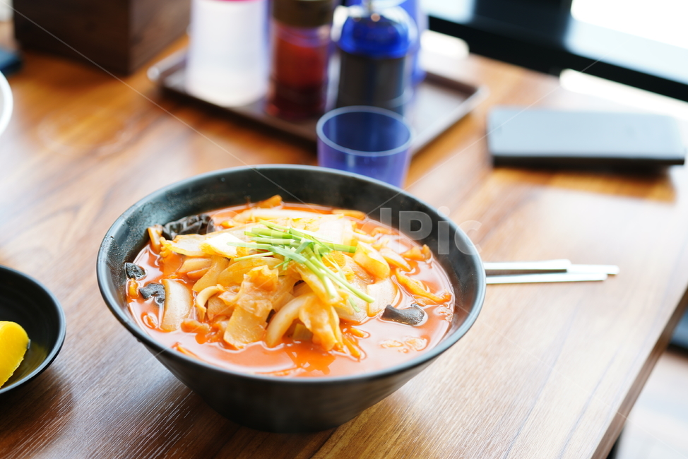 짬뽕,면,그릇,중식,식사,음식,국물,먹거리,bowl,사발,dish,요리,food,식품,meal,음식,식재료,요리,food,cook,meal,dishes,food reserves,중식,중국음식,중화요리,chinese food,chinese dishes,chinese meal,chinese cook