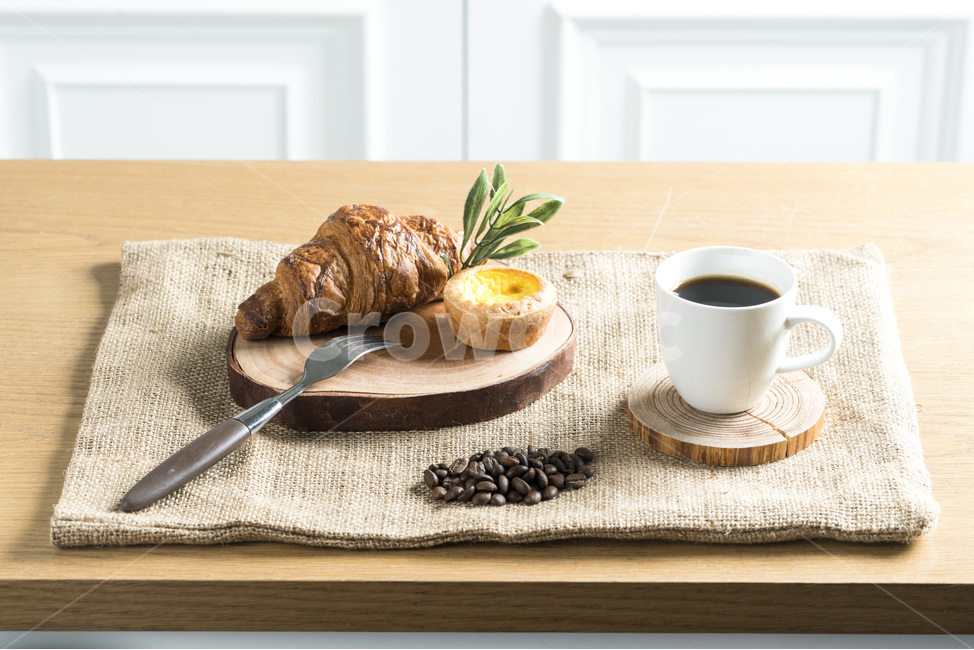 식사,음식,빵,브레드,주방,쿠킹,meal,bread,아침,런치,베이커리,부엌,식탁,food,밀가루음식,테이블웨어,나무,원목,wood,손,남자,hand,커피,coffee,morning,음식,식재료,요리,food,cook,meal,dishes,food reserves,빵,bread,커피,카페,coffee,cafe,연출,컨셉,콘셉,direction,concept