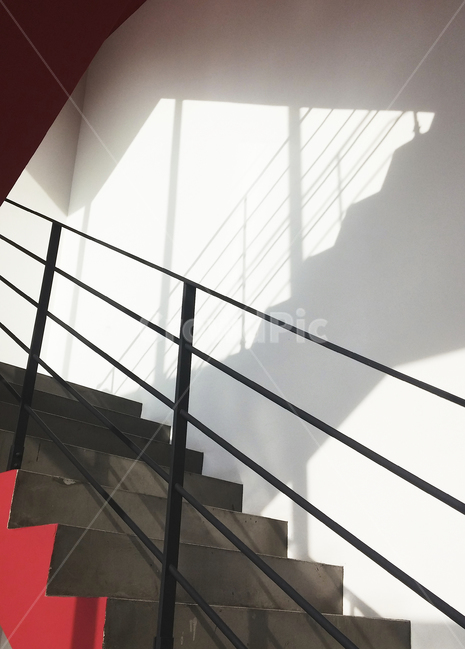 계단,통로,건물,실내,그림자,사무실,office,난간,handrail,banister,stair,shadow,indoor,low,올려보다,오르다