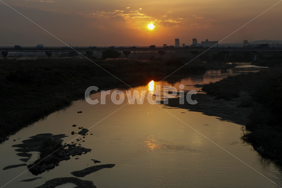 하늘,노을,해넘이,강,반영,해,정열,sunset,sun,river,sky,자연,풍경,nature,landscape,outdoors,옥외,light,빛,flare,플레어,sunlight,햇빛