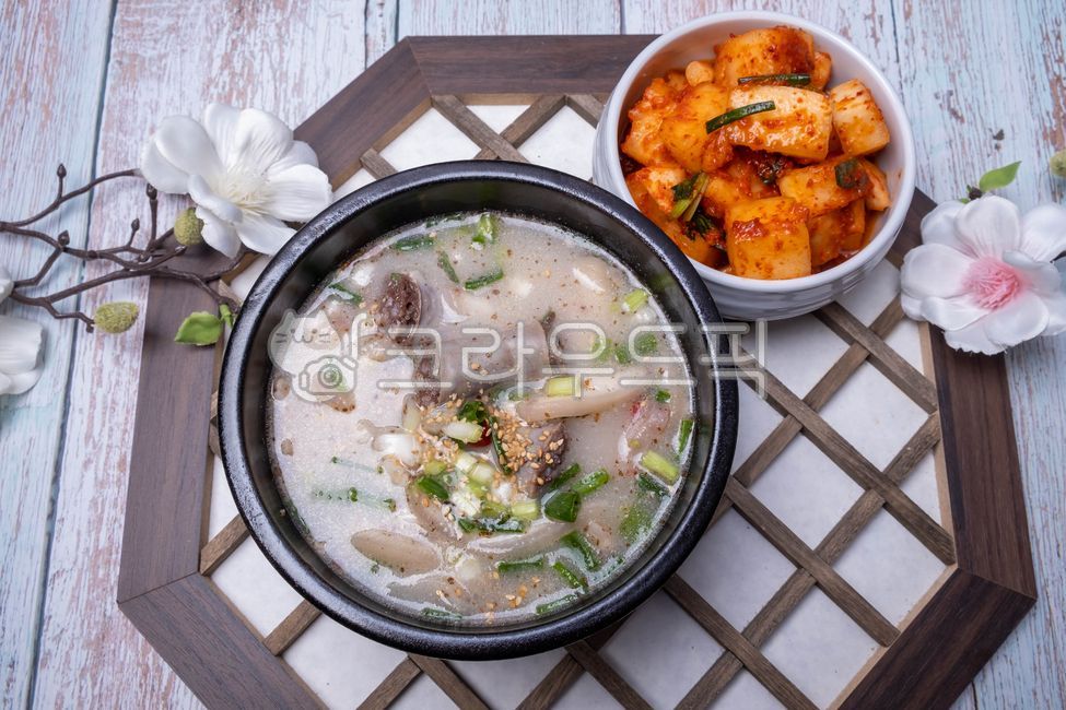 순대국,순대,고기,사골국물,국물요리,음식,요리,깍두기,무김치,김치