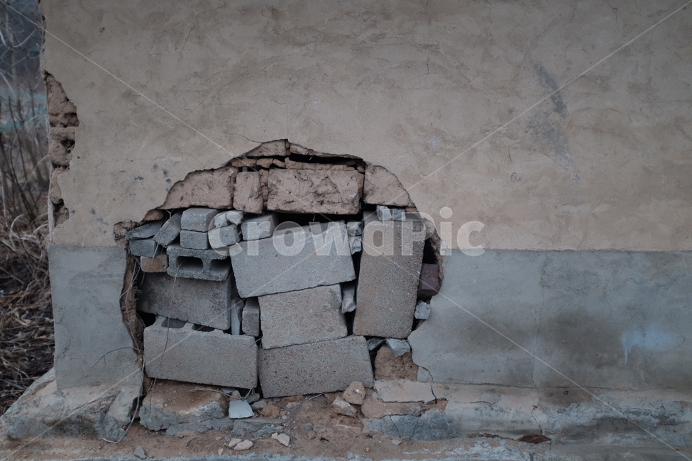 old,thatched house,countryside,brick,collapse