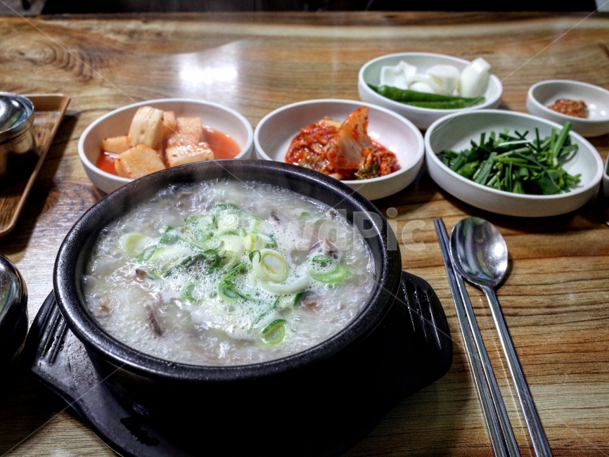 순대국밥,국밥,보글보글,뚝배기,깍뚜기,부추,맛있는음식,음식,식재료,요리,food,cook,meal,dishes,food reserves,한식,한국음식,한국요리,korean food,korean dishes,korean meal,korean cook