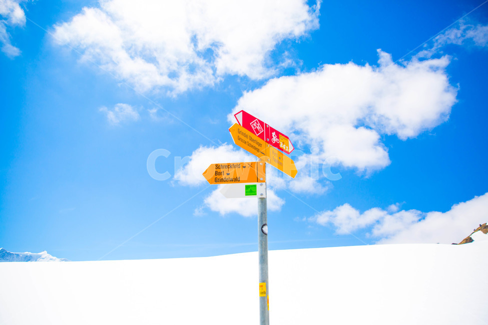 하늘,표지판,눈,white,snow,sky,겨울,계절,winter,season,해외,외국,세계,foreign,oversea,world,색깔,색상,색채,색감,color sense,color sensitivity,feeling of color