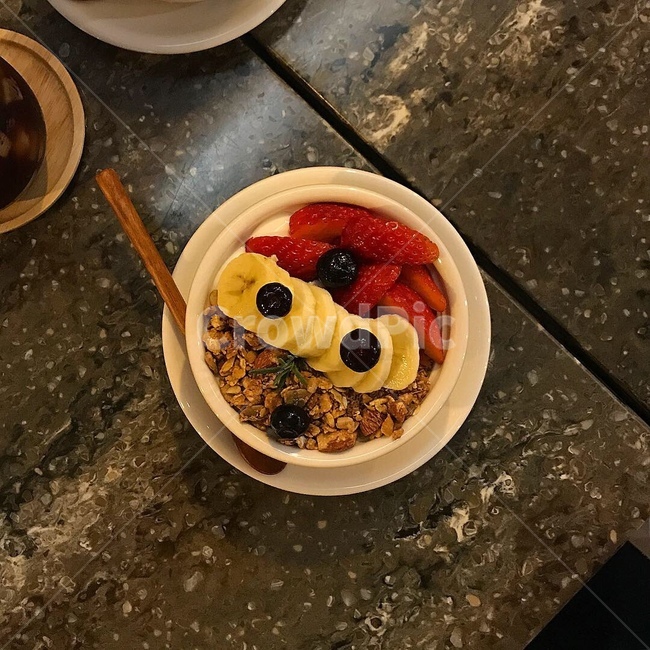 카페,요거트볼,아사히볼,바나나,딸기,그래놀라,디저트,한끼,cafe,yogurt,strawberry,banana,granola,후식,dessert,fruit,blueberry,감성,감성사진