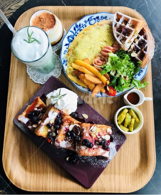 브런치,연남동,카페,오믈렛,토스트,음료,커피,음식,디에이프릴,브런치카페,비엔나커피