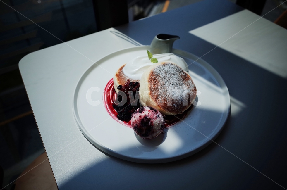 팬케이크,수플레,수플레팬케이크,블루베리,아이스크림,디저트,채광,카페,후식