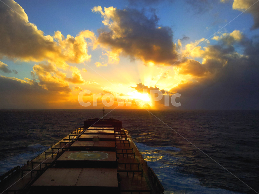 항해,일몰,일출,바다,선박,벌크선,햇빛,sailing,sunset,sunrise,ship,vessel,bulkcarrier