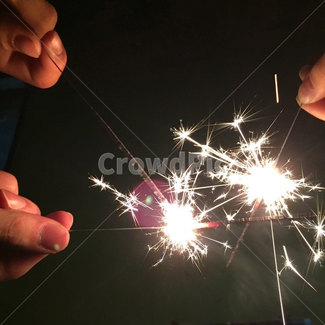 불꽃놀이,폭죽,불꽃,파티,감성,추억,party,모래사장,바다,밤,축제,불꽃축제,친구,우정,사랑