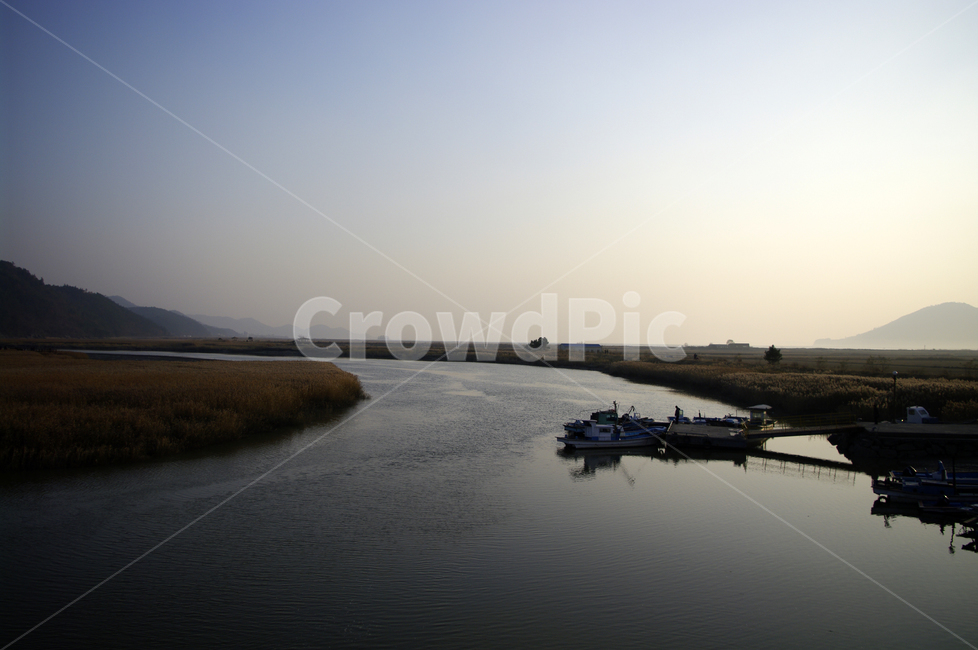 노을,풍경,강,하늘,갈대밭,자연,풍경,nature,landscape,water,물,outdoors,옥외,vehicle,차량,transportation,교통,boat,보트