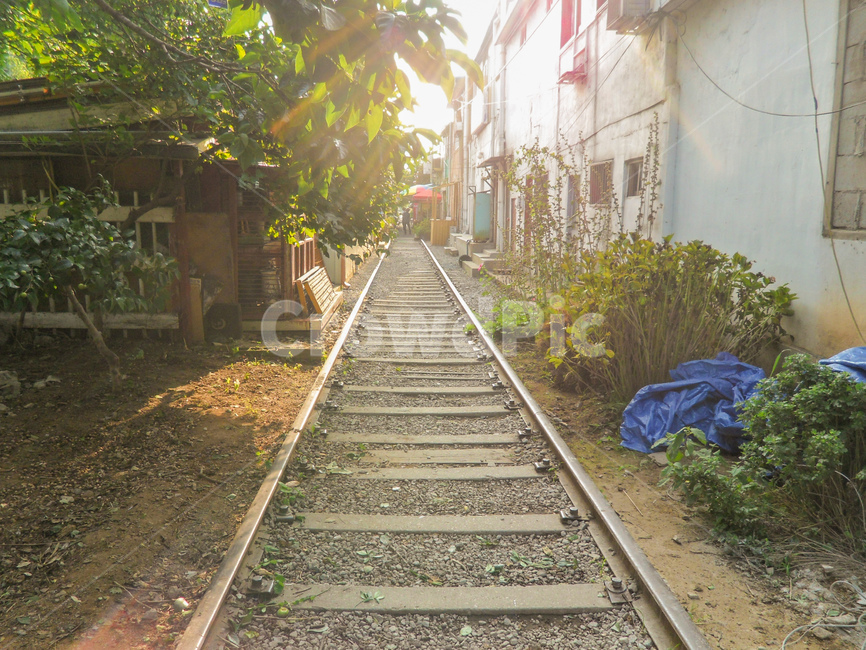 기찻길,햇살,철길,풍경,철로,골목길,alley,transportation,교통,rail,레일,train track,railway,철도