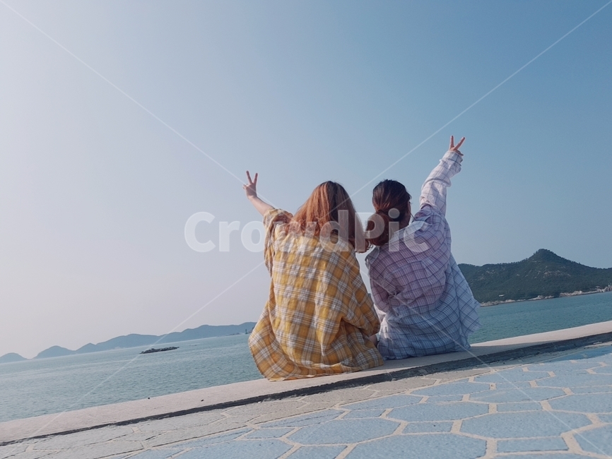 자매,바다,친구,친구같은자매,사람,푸름,무녀도,브이,친근함,친함