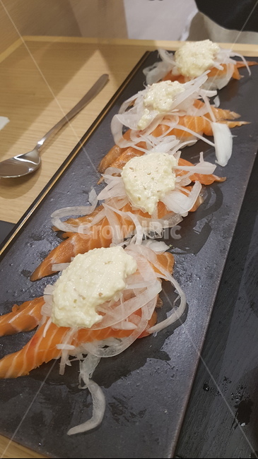 연어,초밥,연어초밥,런치,혼밥