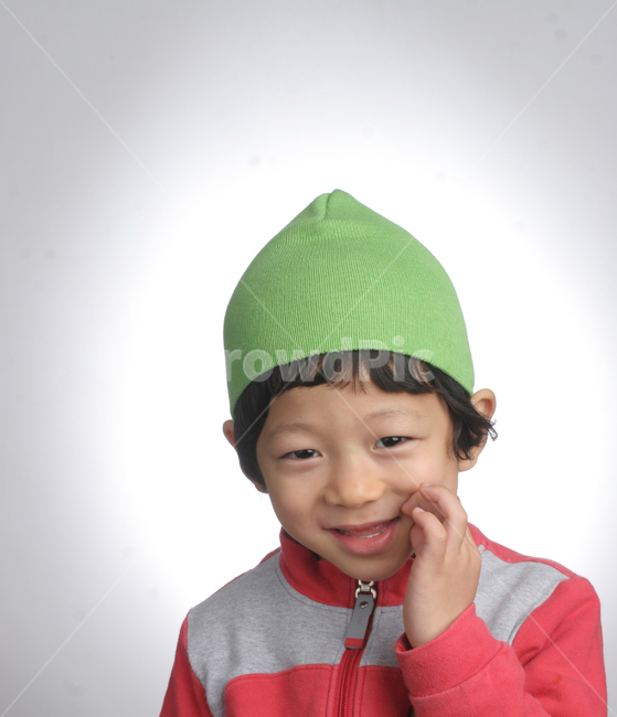 얼굴표정,남자아이,어린아이,미소,웃음,응시,관심,스마일,얼굴,사람,인물,인간,어린이,감정표현,수줍음,기분,kid,smile,human,boy,person,facial,expression,child,children,feeling,face,emotion,사람,인물,인간,human,person,얼굴표정,facial expression,face,어린이,어린아이,child,children,kid,감정표현,기분,feeling,emotion