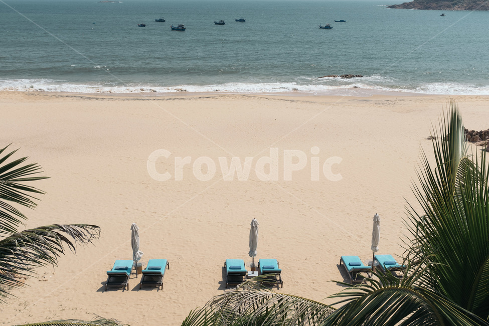 outdoors,바다,ocean,sea,water,nature,바닷가,beach,해수욕장,선베드,sunbed,맑음,일광욕,비치,coast,해변,바다,beach,sea