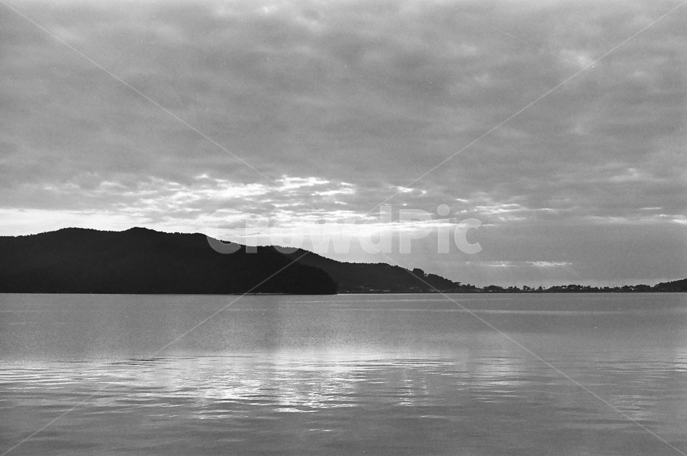 하늘,black,white,blackandwhite,film,흑백사진,sky,sunset,노을,섬,바다,sea,beach,자연,풍경,nature,landscape,흑백,모노톤,monochrome,black and white,water,물,outdoors,옥외