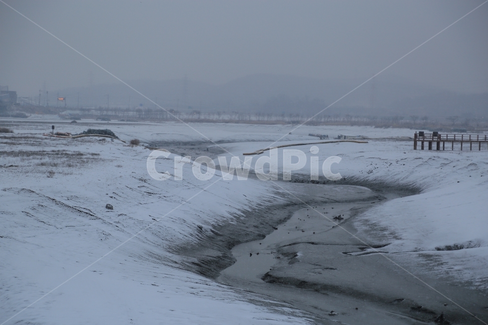 겨울,눈,갯벌,바다,뻘,아침,새벽,추위,눈길,얼음,겨울,계절,winter,season,자연,풍경,nature,landscape,outdoors,옥외,land,땅