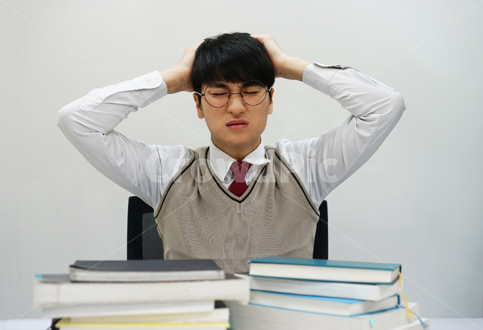 수능,교육,학생,교복,시험,강의,수업,고등학생,고3,남고생,남자고등학생,남고,수능시험,기말고사,중간고사,모의고사,exam,quiz,test,학업,공부,남자,남학생,사람,인물,인간,human,person,얼굴표정,facialexpression,face,남성,man,male,학교,education,learning,study,schoo,사람,인물,인간,human,person,얼굴표정,facial expression,face,남성,남자,man,male,감정표현,기분,feeling,emotion,교육,학교,공부,education,learning,study,school