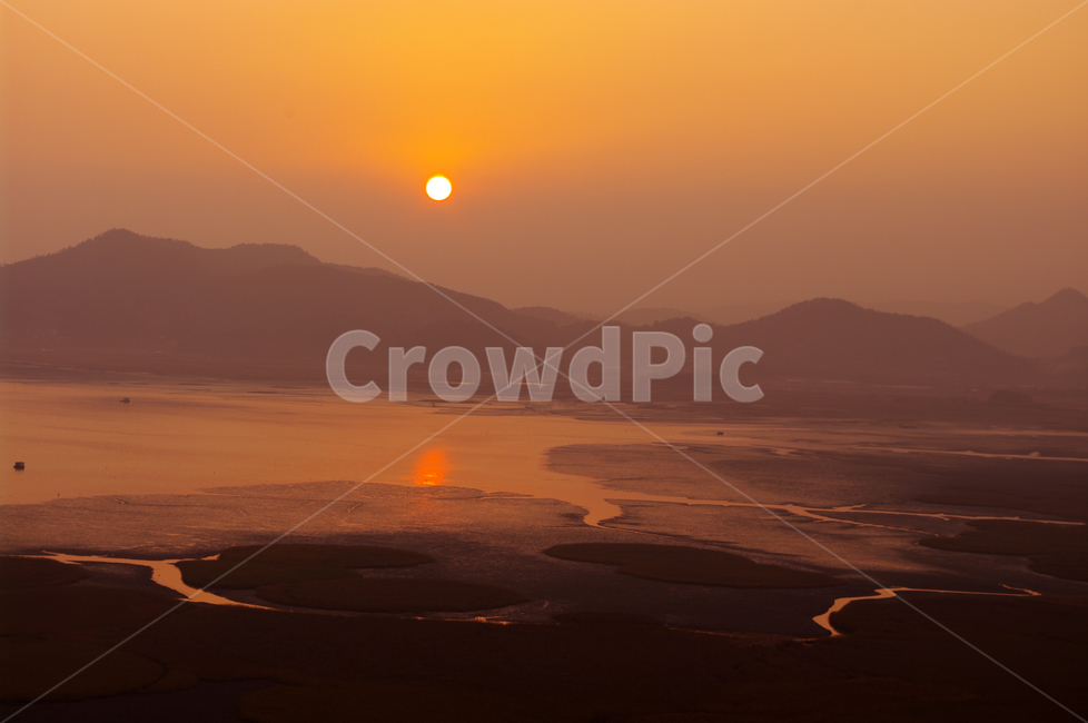 순천만,일몰,석양,노을,풍경,갈대밭,자연,풍경,nature,landscape,한국자연풍경,한국자연경관,korea nature landscape,sunlight,햇빛,flare,플레어,light,빛,outdoors,옥외,sunset,dawn,새벽,red sky,붉은 하늘,sky,하늘,dusk,황혼