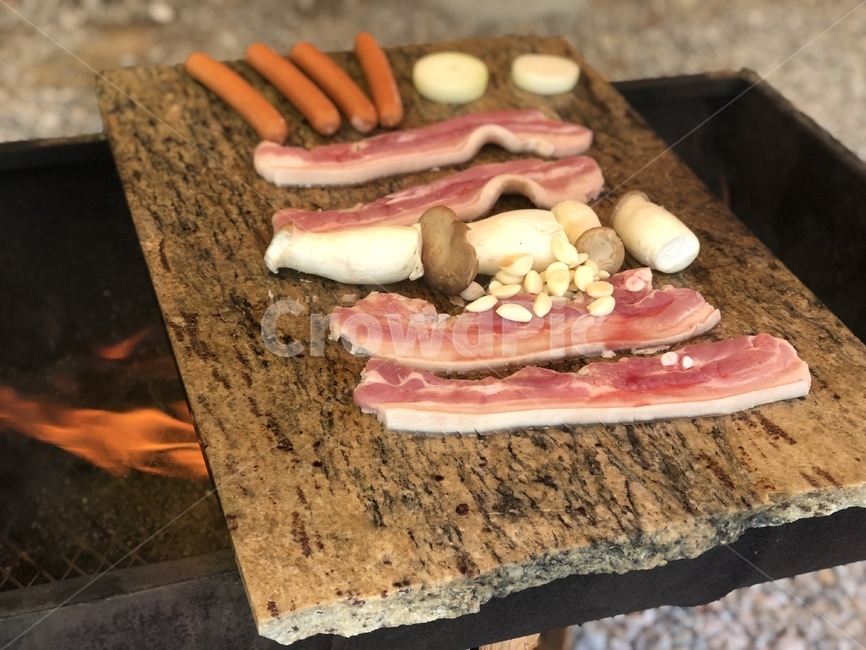 고기,여행,삼겹살,버섯,불판,소세지,숯불,음식,식재료,요리,food,cook,meal,dishes,food reserves,육류,고기,meat