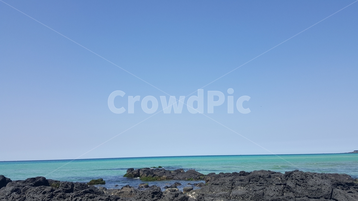 제주도바다,제주도해수욕장,에메랄드바다,에메랄드빛바다,현무암,바다,해수욕장,모래,해초,수평선,파도,맑은하늘