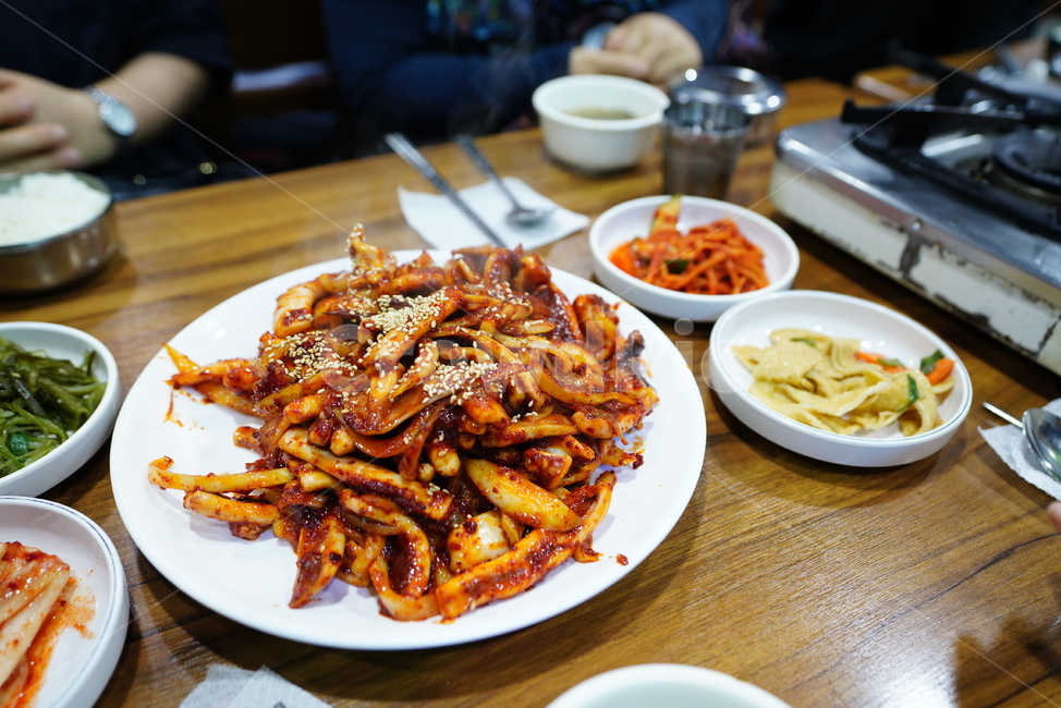 한식,볶음,오징어볶음,요리,오징어,해물,식사,반찬,먹방,술안주,매콤,음식,푸드,food,안주거리,음식,식재료,요리,food,cook,meal,dishes,food reserves,한식,한국음식,한국요리,korean food,korean dishes,korean meal,korean cook