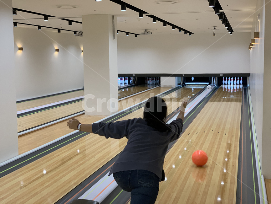 볼링,볼링장,bowling,볼링핀,볼링공,볼링레인,스포츠,sports,운동,경기장,여가,레포츠,사람,인물,인간,human,person,여성,여자,woman,female,lady,스포츠,레저,운동,sports,leisure,exercise