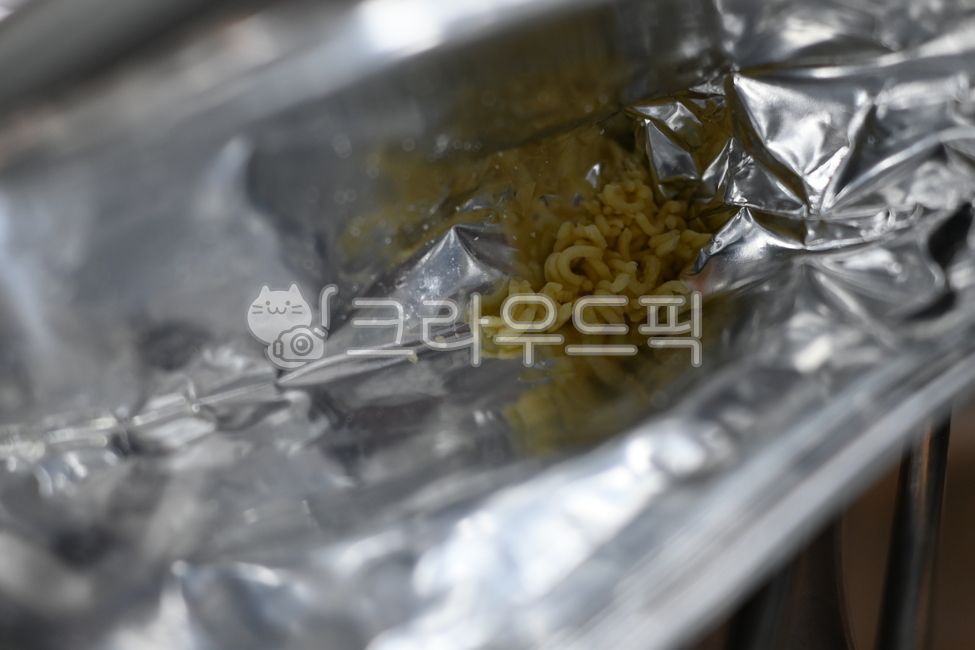 Raw Ramen,ramen,snack,Ramen crumbs,plastic bag