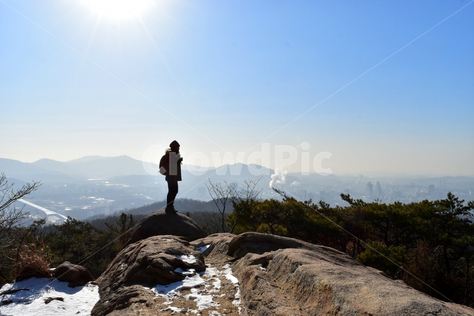 관악산,풍경,겨울,자연,눈,스포츠,등산,산행,nature,snow,겨울풍경,느낌,아름다운,신비로운,경이로운,기암,바위,암봉,암릉,다큐,필,힐링,명산,landscape,winter,season,트레킹,100대명산,인기명산,조망,전망,정부청사,6봉,수목원능선,바윗길,암릉길,명품송,소나무,한국자연풍경,한국자연경관,korea,관양능선,팔봉능선,국기봉,겨울,계절,winter,season,사람,인물,인간,human,person,인물실루엣,사람실루엣,character silhouette,human silhouette,여행,휴가,traveling,vacation,trip,outdoors,옥외