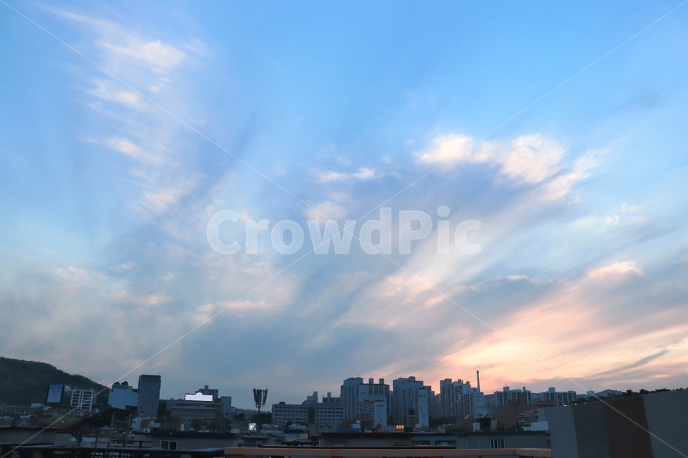 하늘,구름,맑은날,자연,해질녁,노을,옥상,달,색깔,감성,색채,sky,color,feelingofcolor,moon,cloudy,nature,landscape