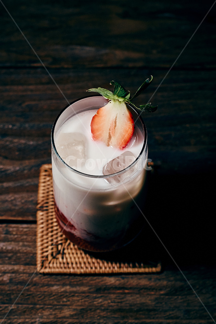 카페,cafe,감성,딸기,딸기라떼,라떼,과일,음료,beverage,glass,컵,유리컵,음료수,drink,beverage