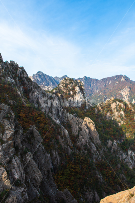 설악산,산,정상,바위산,하늘,구름,자연,풍경,산꼭대기,자연,풍경,nature,landscape,outdoors,옥외,mountain,mountain range,산맥,cliff,낭떠러지