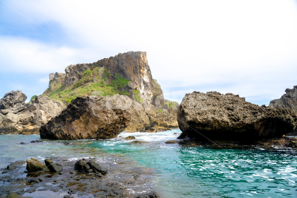 nature,자연,water,물,ocean,대양,sea,바다,shoreline,해안선,coast,연안,섬,island,돌,rock,stone