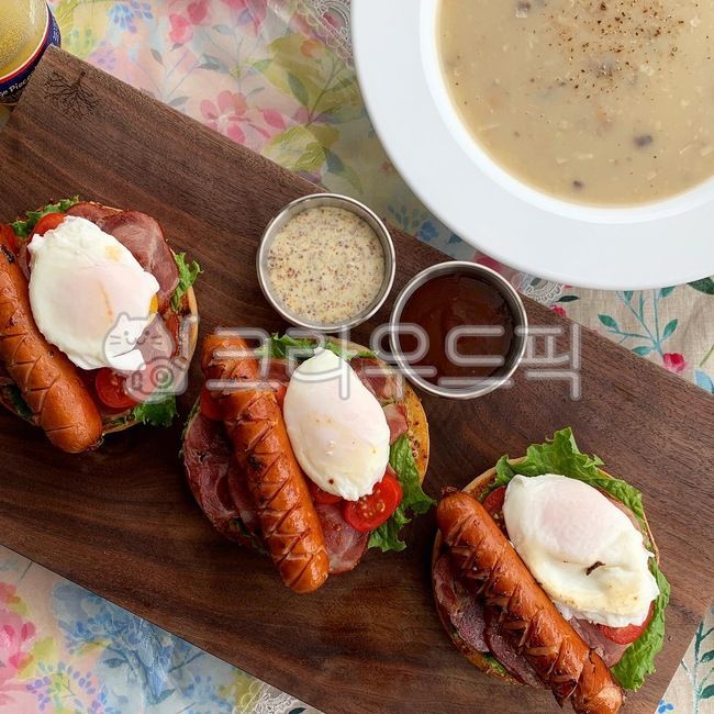 Soup,poached egg,to make,Breakfast,sausage,Egg Benedict