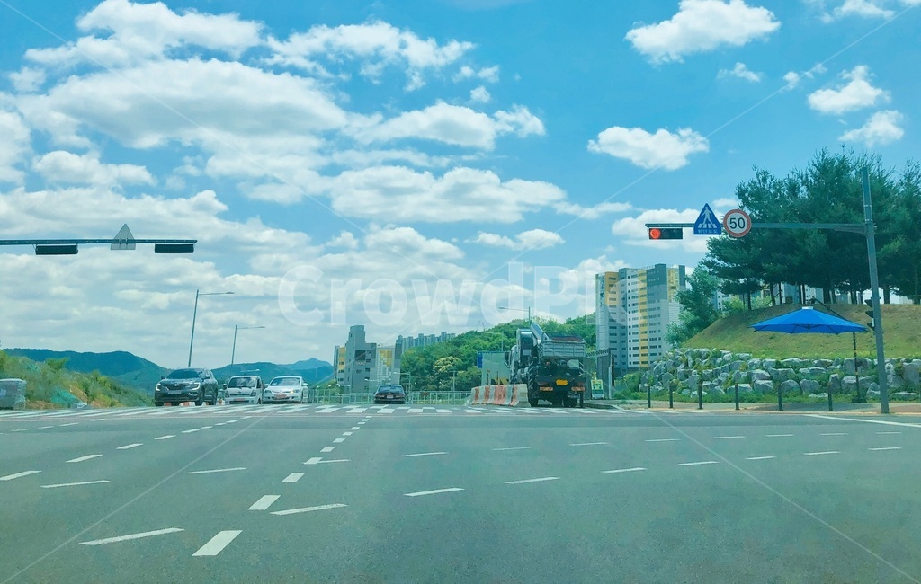 날씨,화창한,구름,하늘,신호등,도로