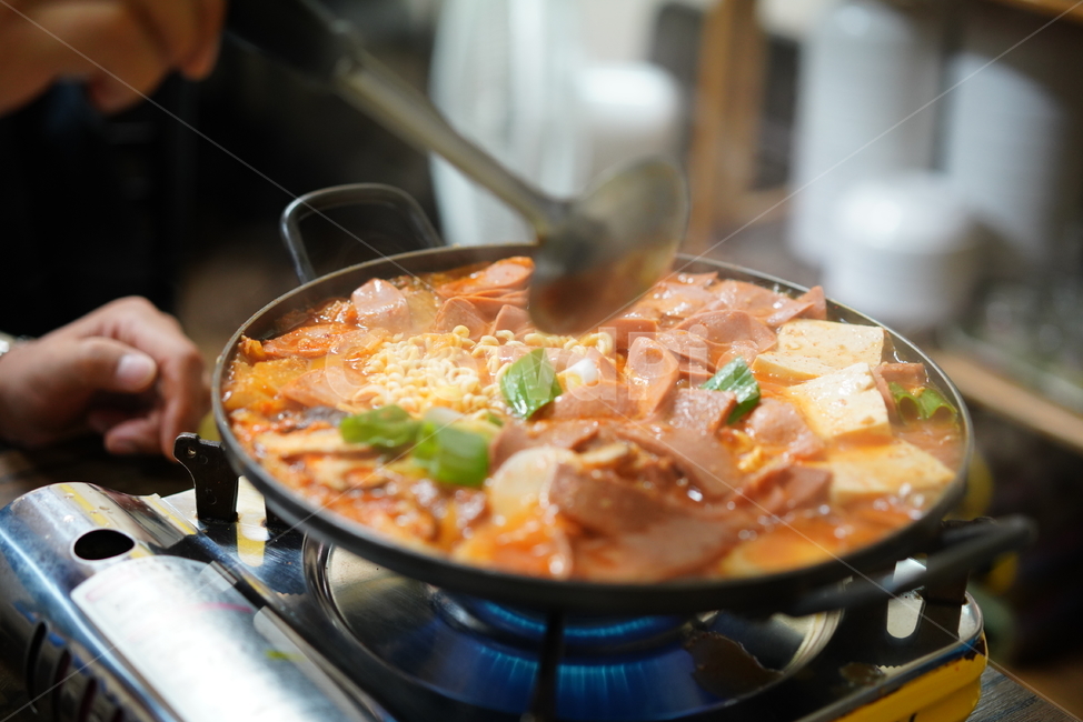 부대찌개,냄비,한식,먹거리,음식,국물,술안주,food,찌개,햄,식사,요리,음식,식재료,요리,food,cook,meal,dishes,food reserves,한식,한국음식,한국요리,korean food,korean dishes,korean meal,korean cook
