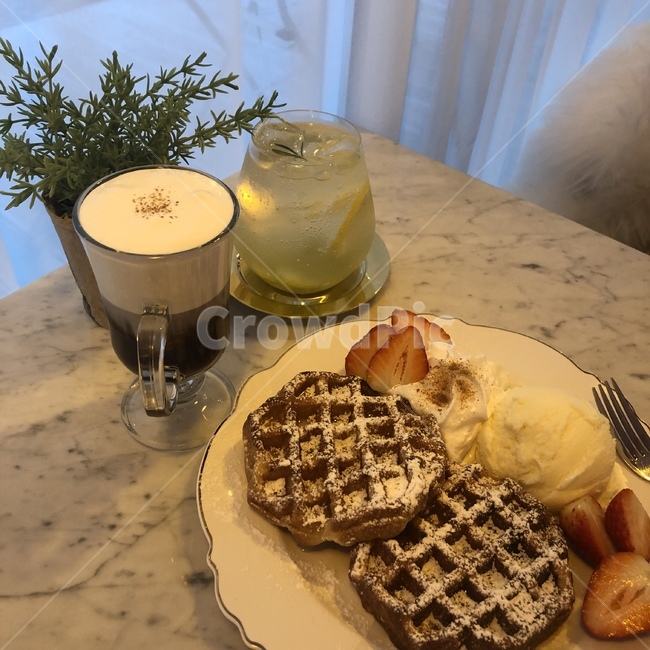 와플,아이스크림와플,딸기와플,디저트,커피와와플,음식,식재료,요리,food,cook,meal,dishes,food reserves,디저트,간식,후식,dessert,snack