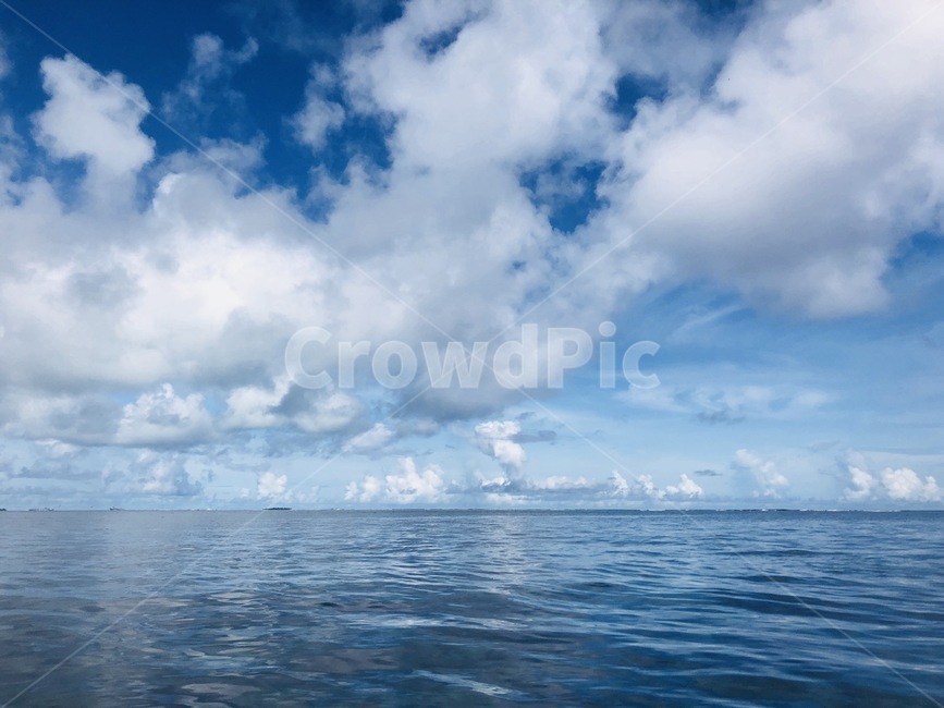 파란바다,바다,해변,구름과바다,푸른바다,자연,풍경,nature,landscape,해변,바다,beach,sea,outdoors,옥외,azure sky,푸른 하늘,sky,하늘