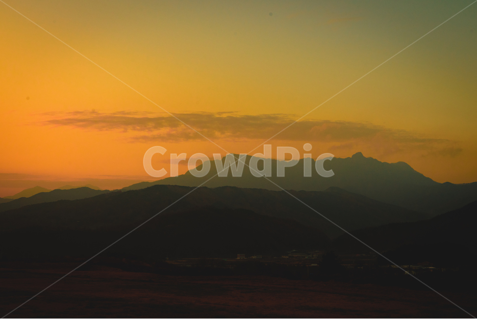 산,구름,석양,노을,하늘,sky,sunset,mountain,cloud,evening,매직아워,magichour,서쪽하늘,감성사진,풍경,landscape,자연,풍경,nature,landscape,한국자연풍경,한국자연경관,korea nature landscape,mountain range,산맥,outdoors,옥외
