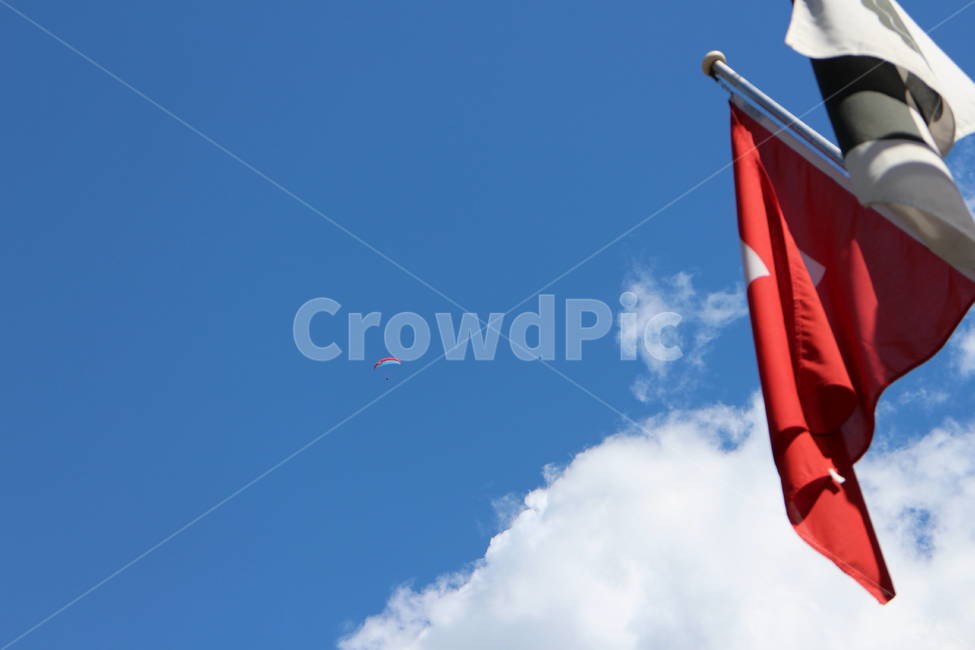 스위스국기,스위스,페러글라이딩,하늘,구름,국기