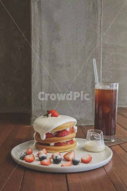 팬케이크,딸기,커피,아메리카노,과일,디저트,카페,pancake,dessert,디저트,간식,후식,dessert,snack,커피,카페,coffee,cafe