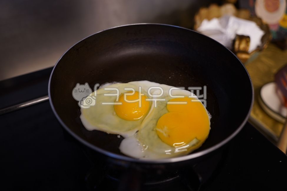 fried egg,egg,softboiled,nutritional value,yolk,food,meal,nutrition,Fried egg,protein,frying pan,diet,egg white