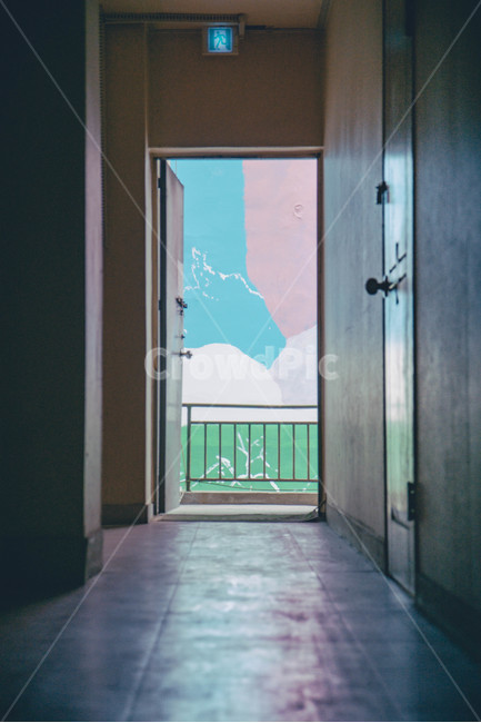문,색감,빛,꿈,몽환,색,door,light,흰,파란,분홍,초록,color,감성,sensible,feeling,색깔,색상,색채,색감,color sense,color sensitivity,feeling of color