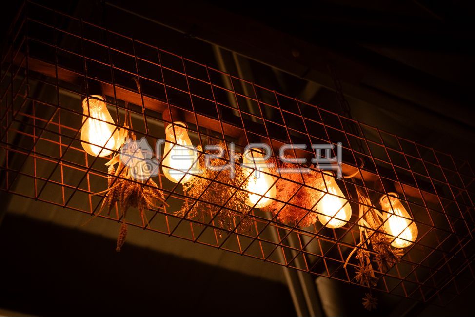 Lighting,light bulb,darkness,desktop,background,light and darkness,warm color,emotional photography,emotion,light,vintage,film,cafe,interior,interior design