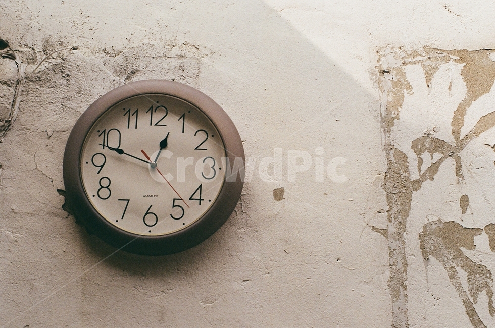 시계,벽,시간,건물,time,clock,빈티지사진,빈티지느낌,빈티지감성,vintage,사물,물건,오브젝트,thing,object,matter