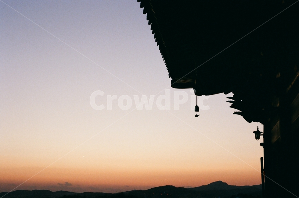 풍경,해질녘,절,분위기,노을,temple,sunset,건축,기와,종,한국전통,한국문화,korean traditional,korean culture,실루엣,그림자,silhouette,shadow,종교,신앙,religion,belief,faith,건축물,건물외관,exterior,building,structure,architecture,construction